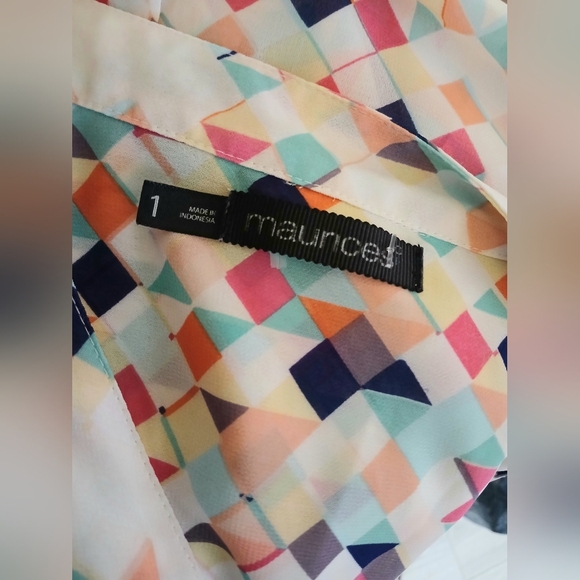 Maurices Multicolor Geometric Blouse Shabby Chic - Picture 3 of 4